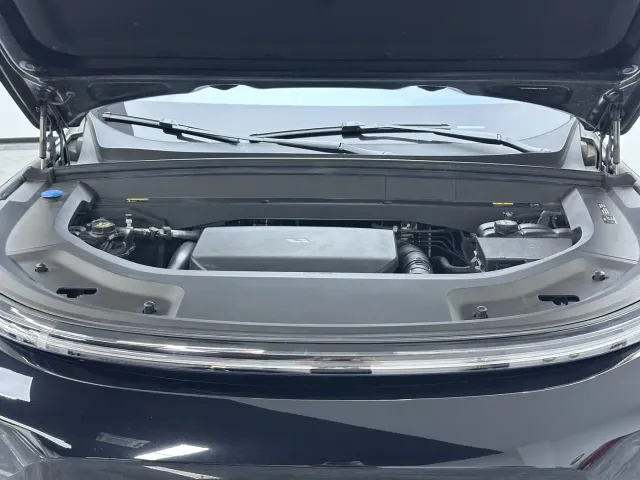 Li Auto L8 — Фото автомобиля 7