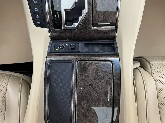 Toyota Vellfire — Фото автомобиля 20