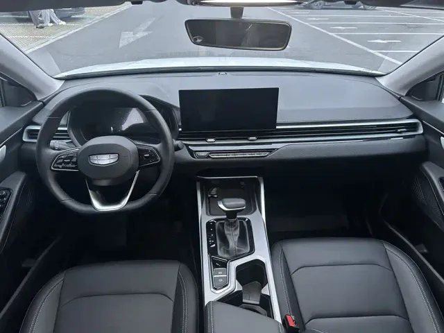 Geely Emgrand — Фото автомобиля 5