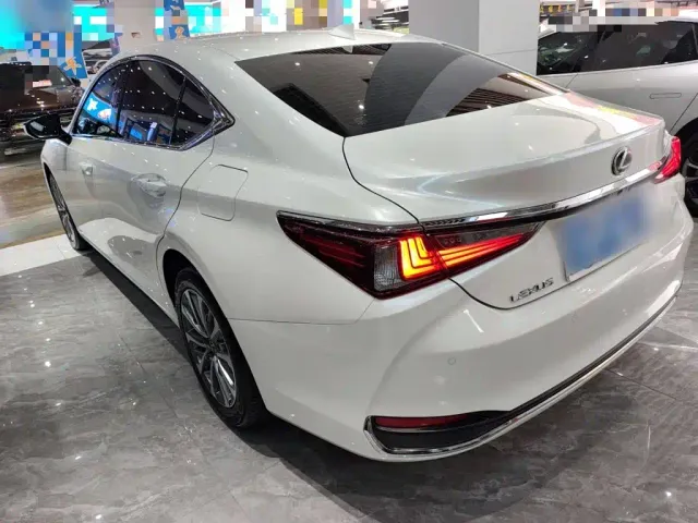 Lexus ES — Фото автомобиля 22