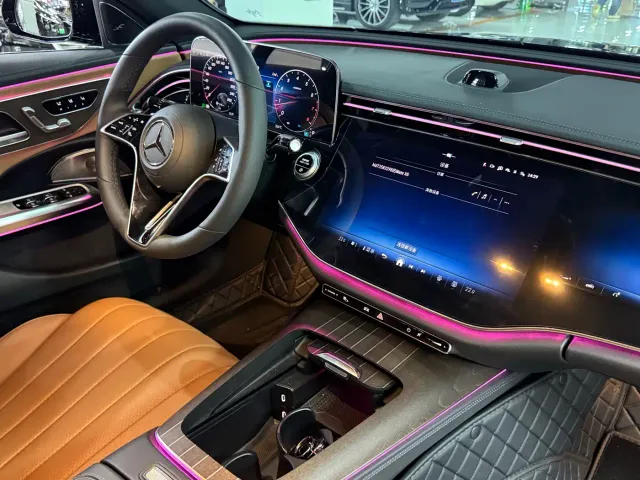 Mercedes-Benz E-Class — Фото автомобиля 18