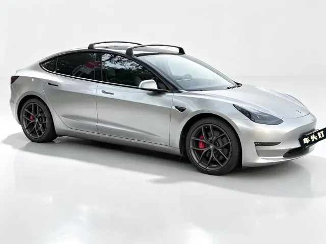Tesla Model 3 — Фото автомобиля 3