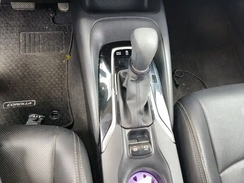 Toyota Corolla 2021 Hybrid 1.8L E-CVT Elite Edition — Фото автомобиля 15
