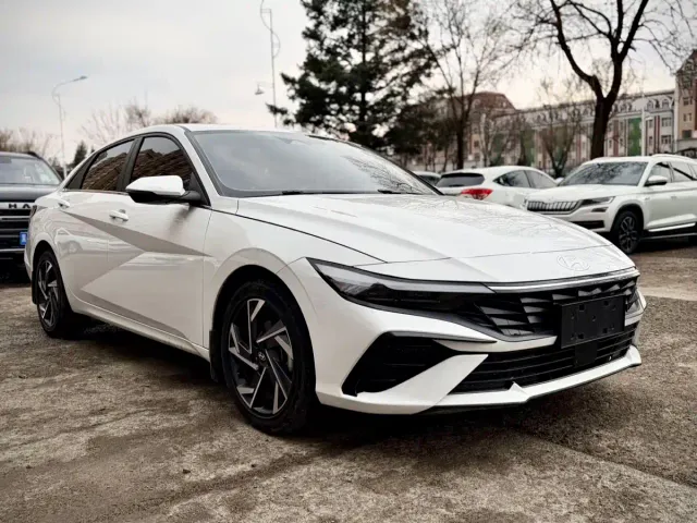 Hyundai Elantra — Фото автомобиля 3