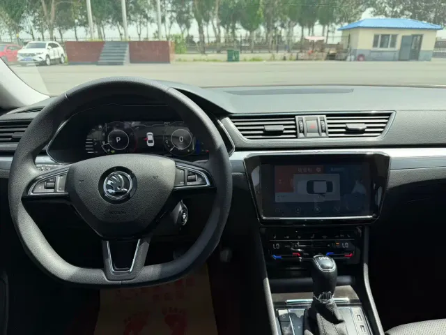 Skoda Superb — Фото автомобиля 13