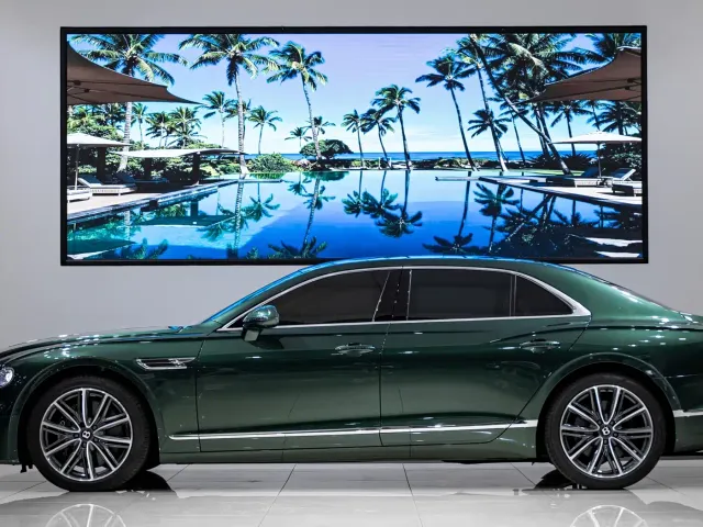 Bentley Flying Spur — Фото автомобиля 4