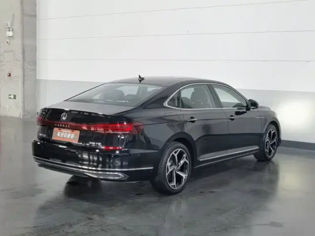 Volkswagen Passat — Фото автомобиля 2