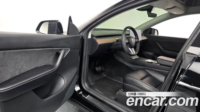 Tesla Model Y — Фото автомобиля 15