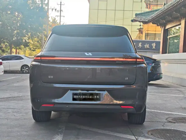 Li Auto L8 — Фото автомобиля 9