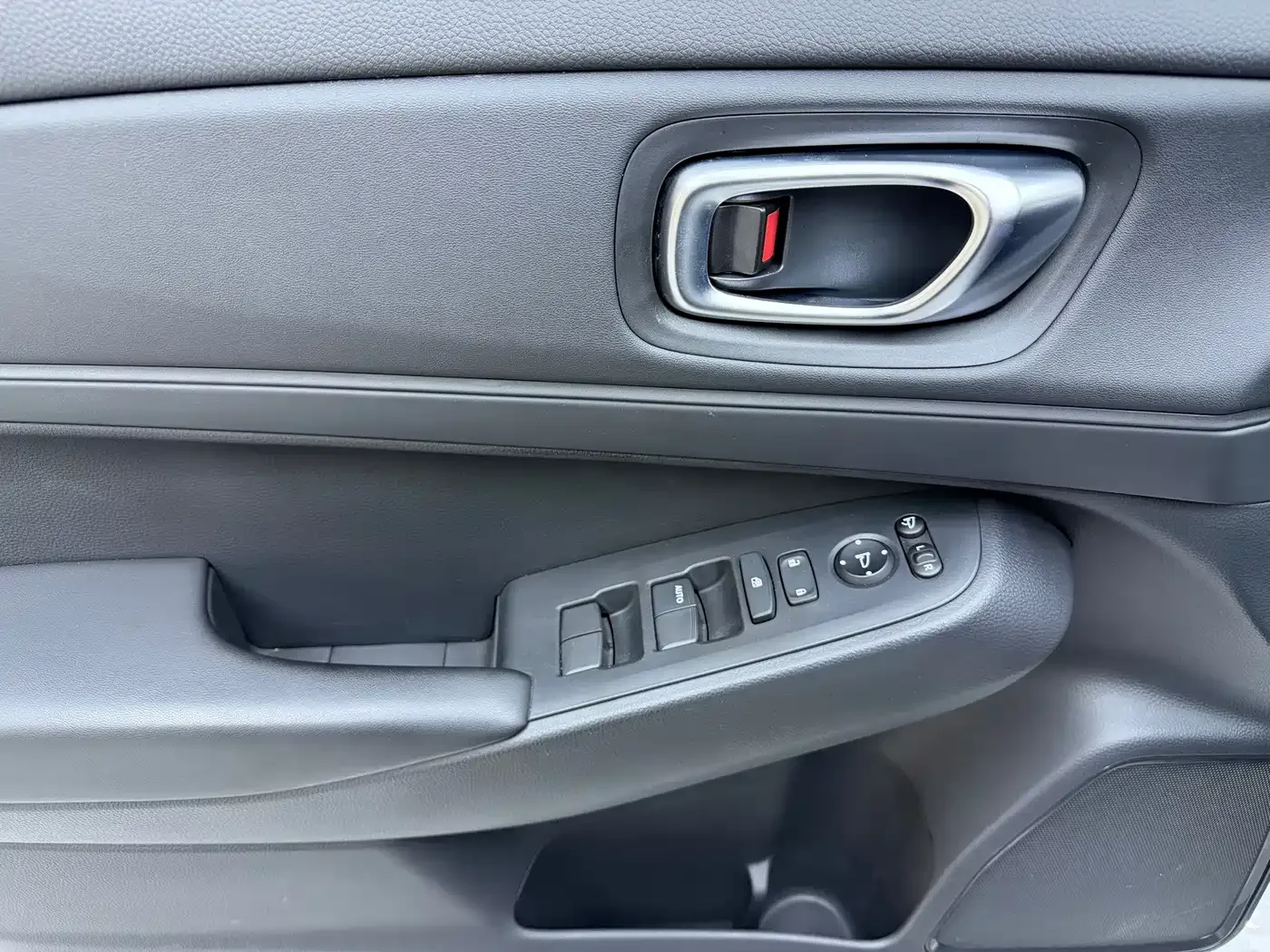 Honda Vezel 2023 1.5L CVT Technology Edition — Фото автомобиля 8