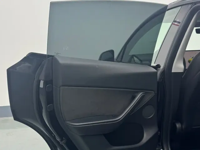 Tesla Model Y — Фото автомобиля 18