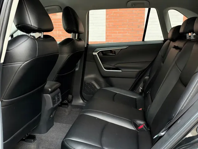 Toyota RAV4 — Фото автомобиля 6