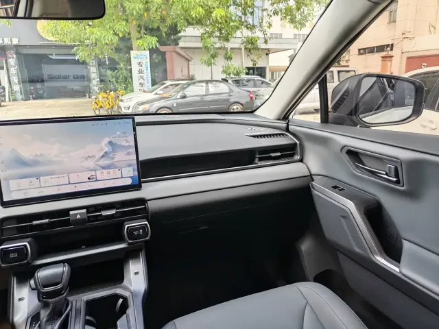 Toyota RAV4 — Фото автомобиля 15