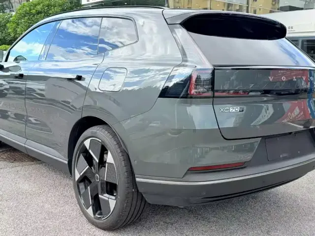 Volvo XC70 Plug-in Hybrid — Фото автомобиля 7