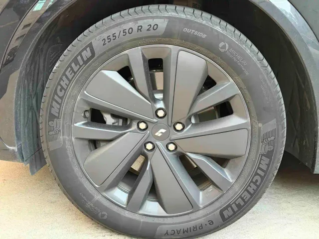 Li Auto L7 — Фото автомобиля 7