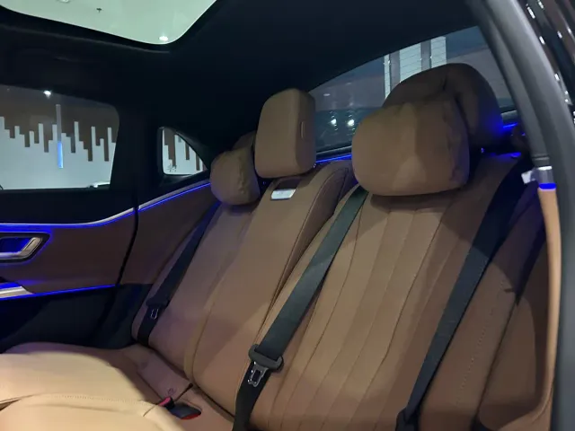 Mercedes-Benz E-Class — Фото автомобиля 19