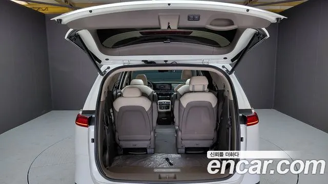 Kia Carnival Generation 4 — Фото автомобиля 25