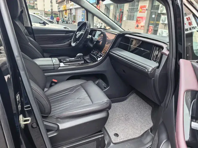 GAC Trumpchi M8 — Фото автомобиля 6