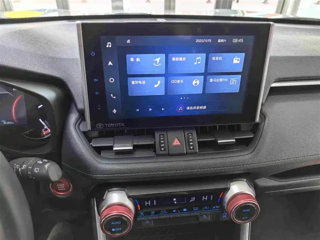 Toyota RAV4 — Фото автомобиля 9