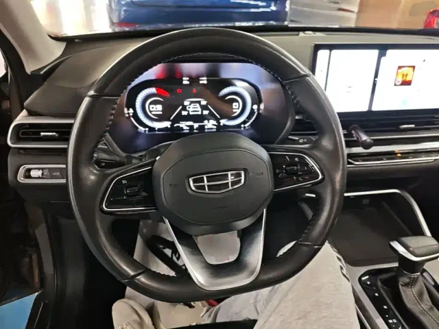Geely Emgrand — Фото автомобиля 10