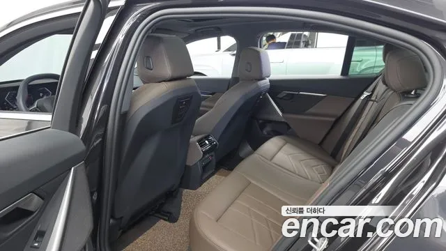 BMW 5 Series G60 — Фото автомобиля 16