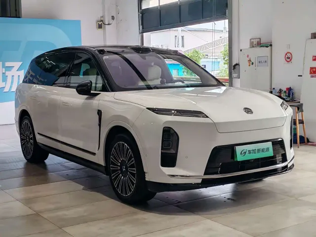 Nio ES8 — Фото автомобиля 3
