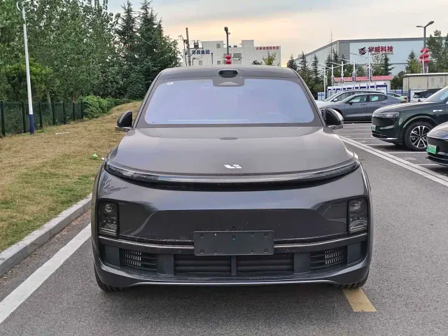Li Auto L8 — Фото автомобиля 2