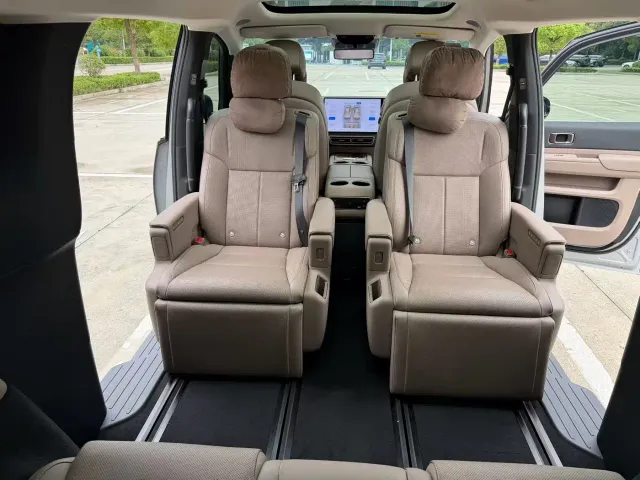 Li Auto MEGA — Фото автомобиля 7