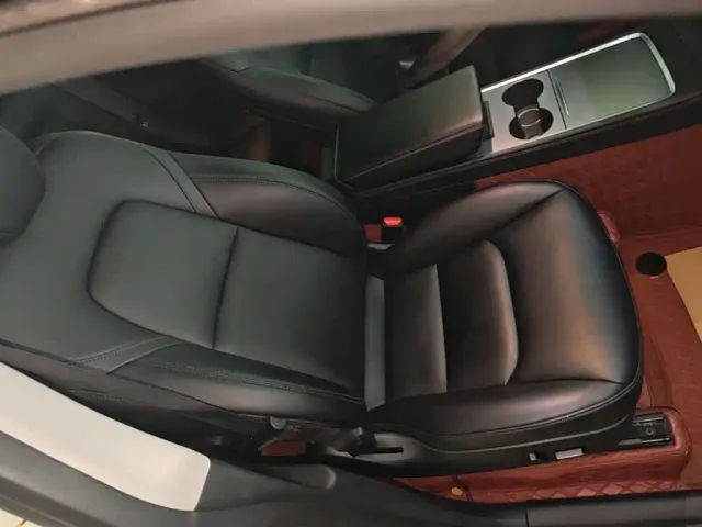 Tesla Model Y — Фото автомобиля 24