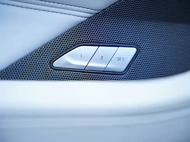BMW M4 — Фото автомобиля 16