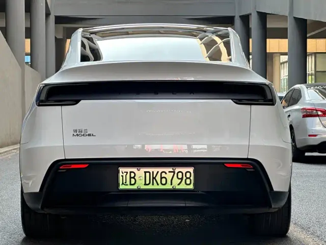 Tesla Model Y — Фото автомобиля 4