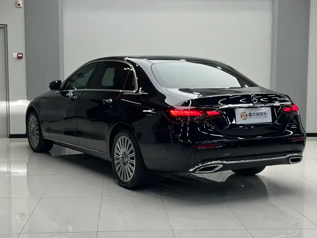 Mercedes-Benz E-Class — Фото автомобиля 18