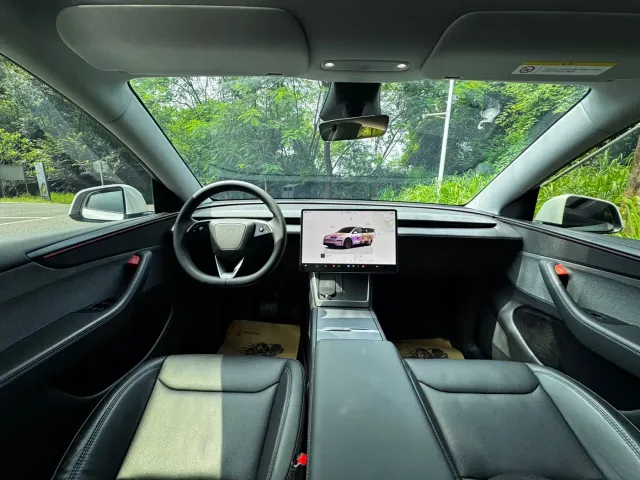 Tesla Model Y — Фото автомобиля 6