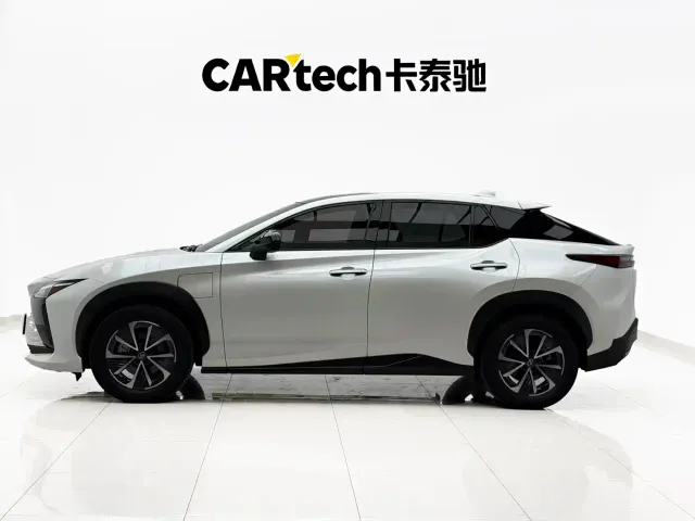 Lexus RZ — Фото автомобиля 3