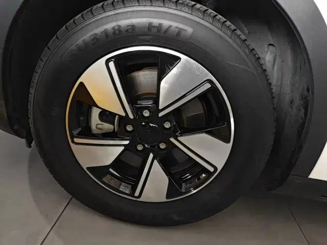 GAC Aion UT — Фото автомобиля 22