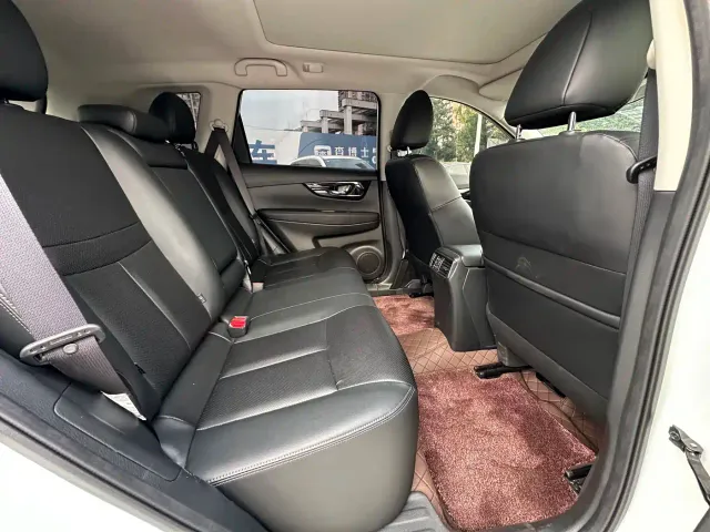 Nissan X-Trail — Фото автомобиля 15
