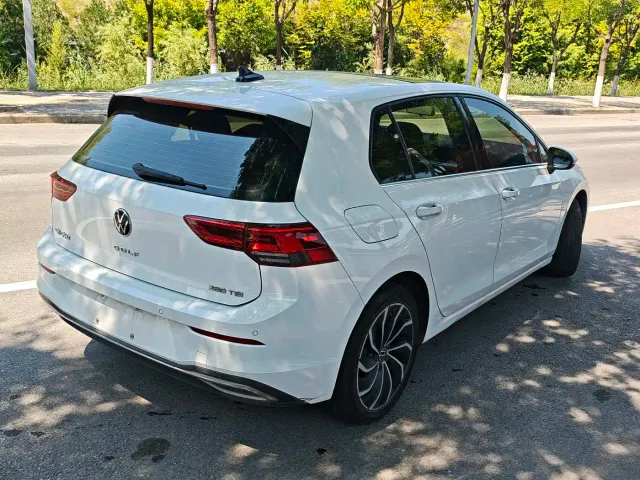 Volkswagen Golf — Фото автомобиля 3