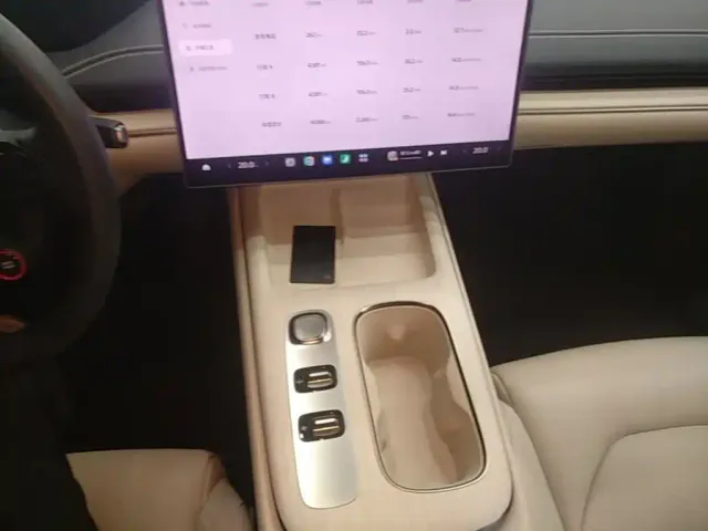 Xiaomi SU7 — Фото автомобиля 13