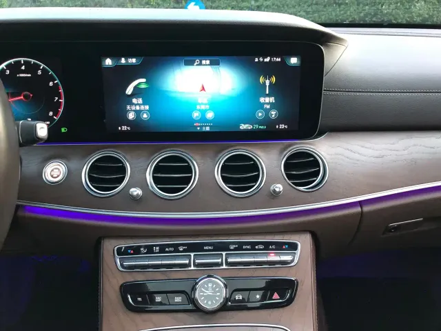 Mercedes-Benz E-Class — Фото автомобиля 10