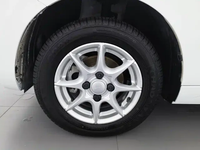 Roewe Clever — Фото автомобиля 17