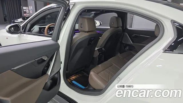 BMW 5 Series — Фото автомобиля 16