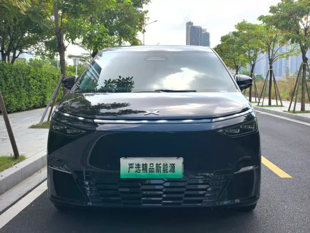Xpeng X9 — Фото автомобиля 2