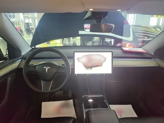 Tesla Model Y — Фото автомобиля 5
