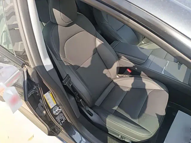 Tesla Model 3 — Фото автомобиля 24