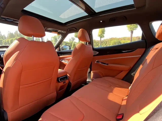 Geely Boyue — Фото автомобиля 7
