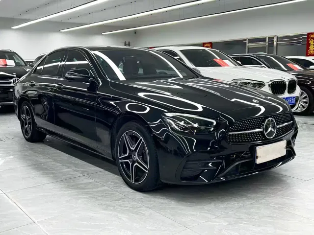 Mercedes-Benz E-Class — Фото автомобиля 3