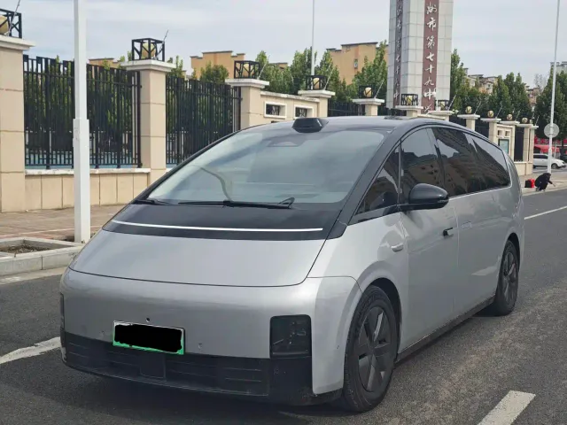 Фотография автомобиля — Li Auto MEGA