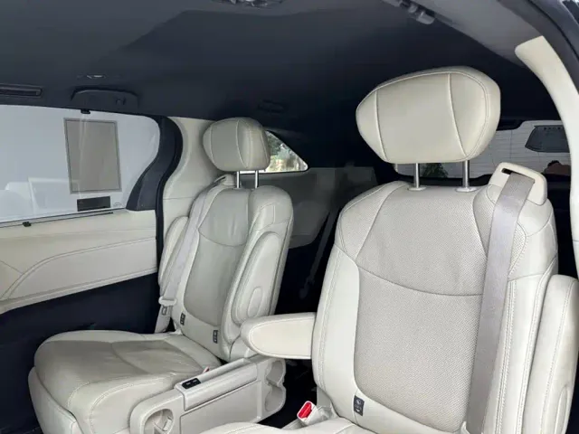 Toyota Sienna — Фото автомобиля 18