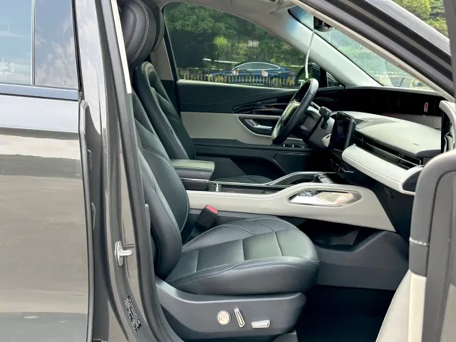 Lincoln Nautilus 2023 2.0T AWD Premium Edition — Фото автомобиля 8