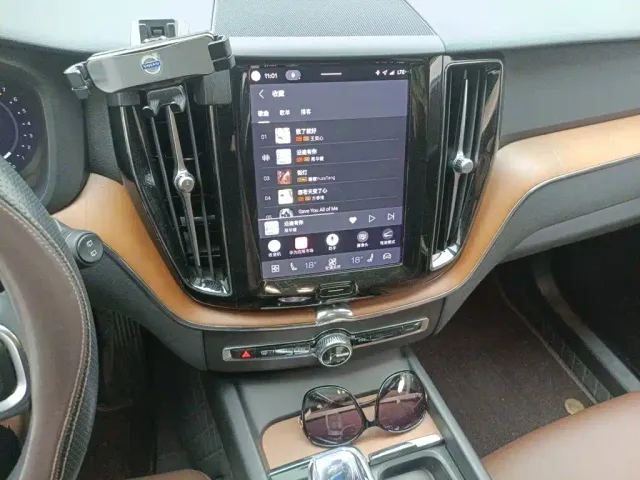 Volvo XC60 — Фото автомобиля 14